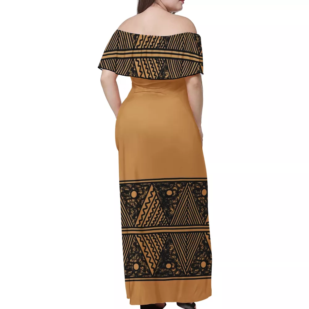 Robe longue col dénudé motif gatu