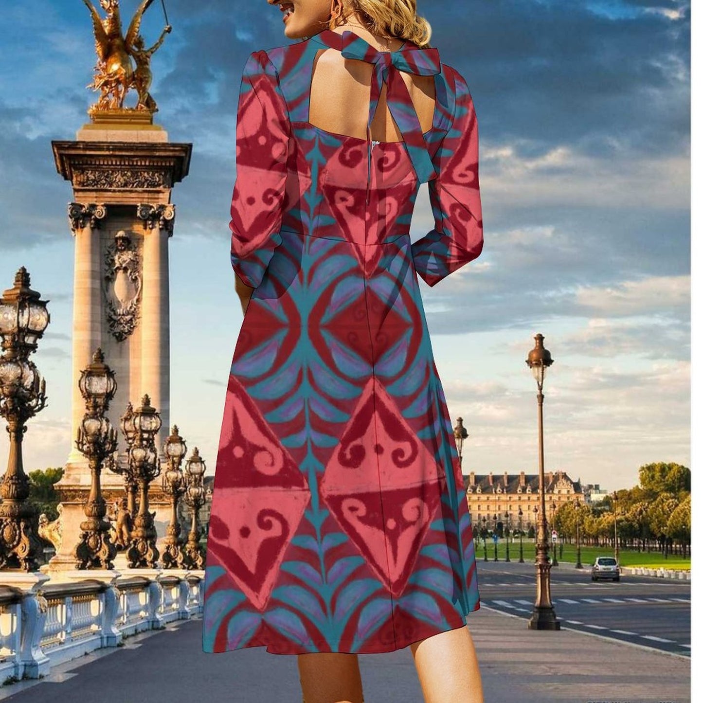 Robe à noeud rouge